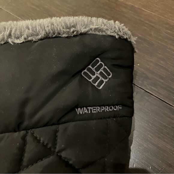 Columbia black winter boots.  200gram.  Waterproof.  EUC! - Picture 5 of 11